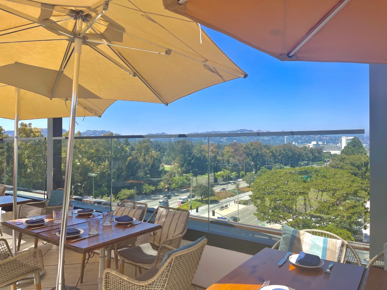 Rooftop restaurant in LA during your perfect day!